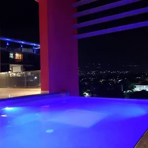 Apartment 2b/r Parkhurst Paradise With Infinity Edge Rooftop Pool, Kingston